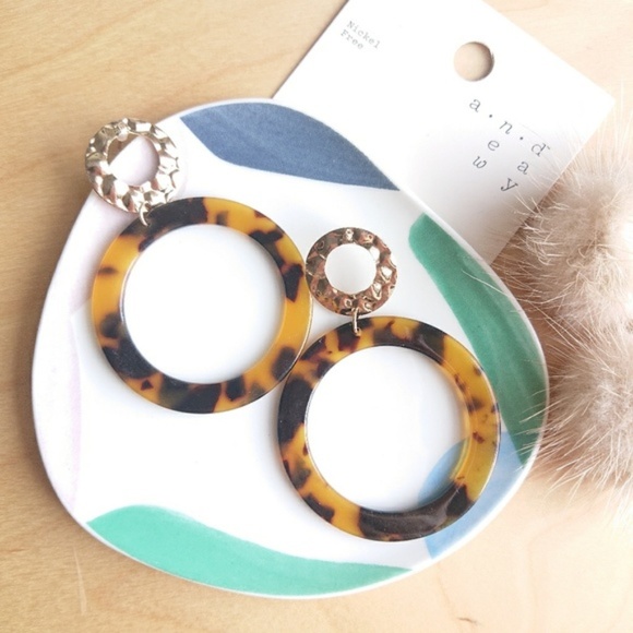 Urban Outfitters Jewelry - Unique Design//Acrylic Circles Drop Earrings